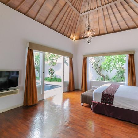 Kaisa Villas Seminyak Bagian luar foto